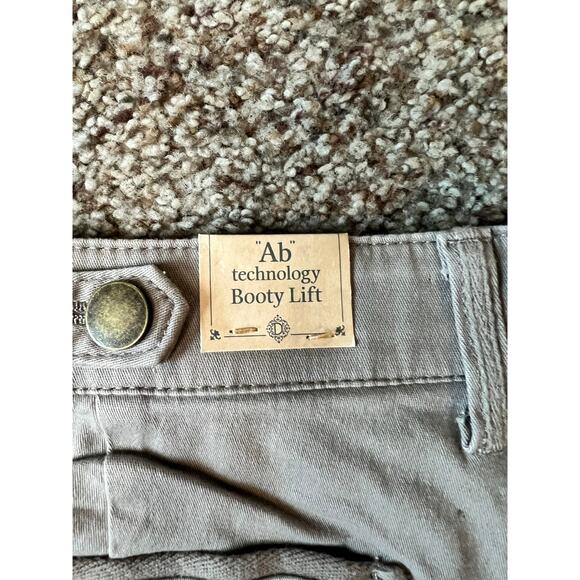 NWT Democracy Ab Technology Fray Hem Capri Pants, Beige, Size 12, Stretch Waist - Picture 6 of 9